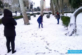 First snow in Baku - VIDEO 